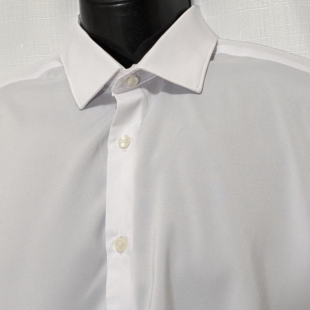 IZOD Men's Dress Shirt Regular Fit Stretch Solid Spread Collar Size XL White . - Picture 3 of 9